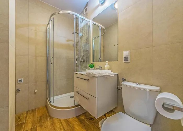 Kapitanski Do 6 Osob-25 Min Od Plazy *